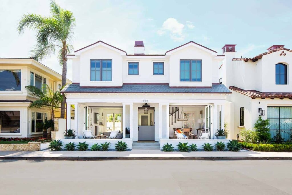 Beach-Style-House-Graystone-Custom-Builders-01-1-Kindesign